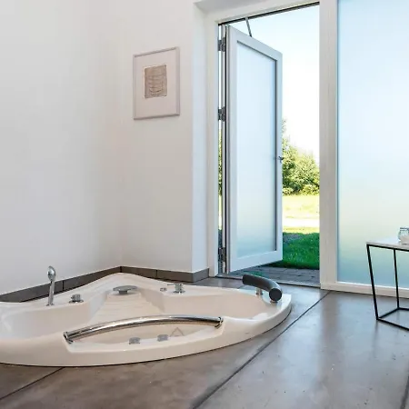 Luxury Lakeside Retreat With Spa-By Traum Hébergement de vacances