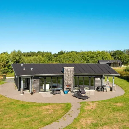 L Holiday home *