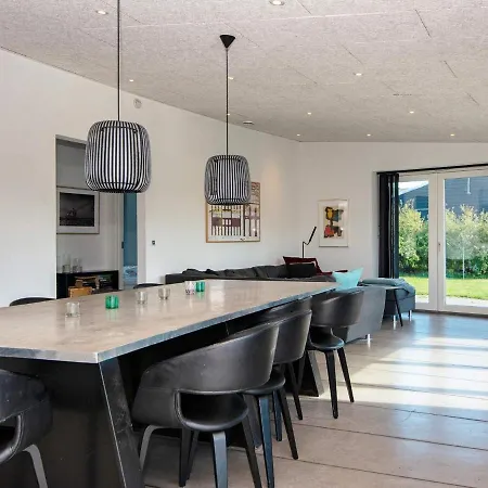 Luxury Lakeside Retreat With Spa-By Traum Glesborg