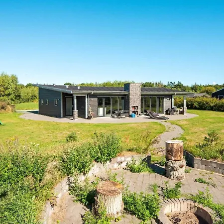 Luxury Lakeside Retreat With Spa-By Traum