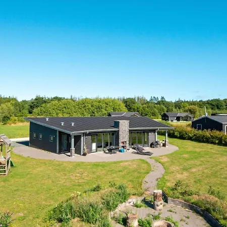 Luxury Lakeside Retreat With Spa-By Traum Glesborg