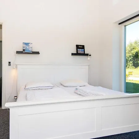 Luxury Lakeside Retreat With Spa-By Traum Hébergement de vacances Glesborg